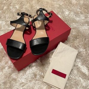 Size 36 black Valentino flat strappy sandals